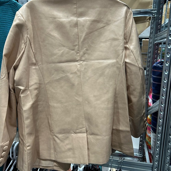 WT Avec Les Filles
Women's Faux-Leather Fitted Blazer XL - Picture 3 of 4